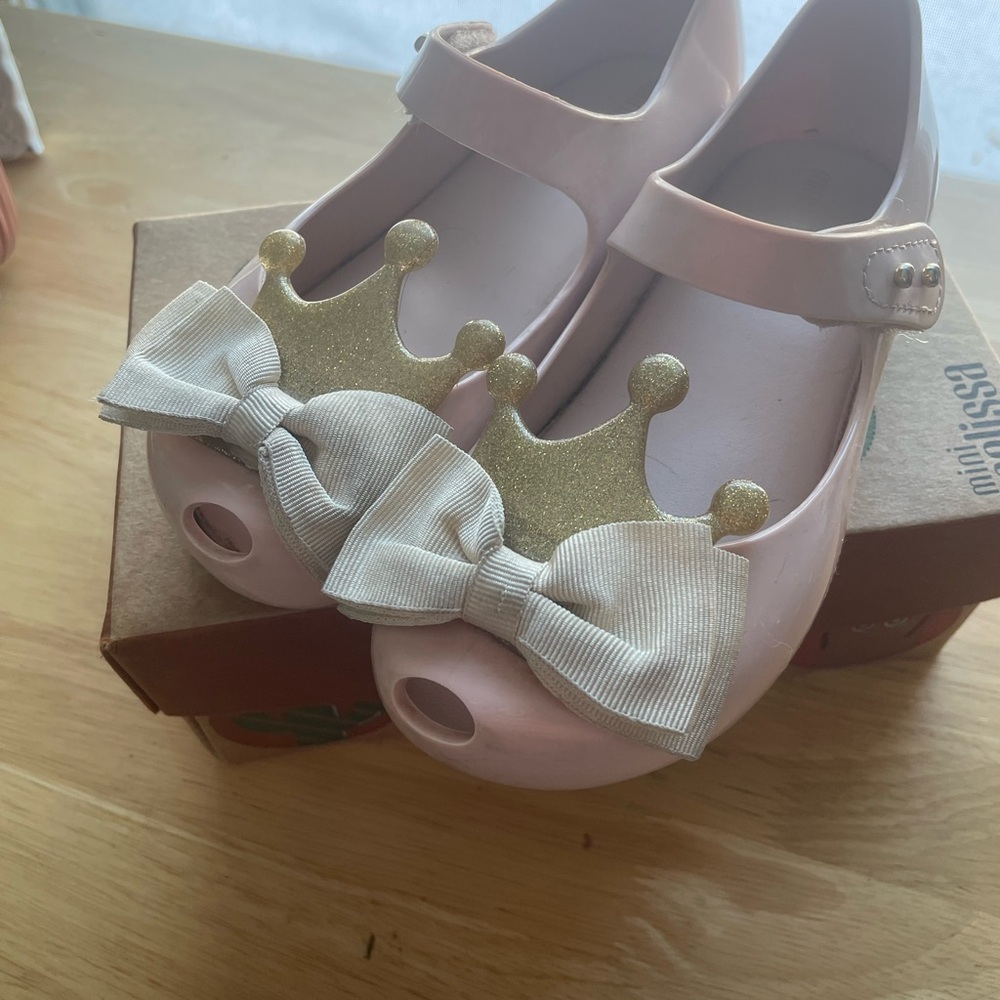 Mini Melissa Pink Mary Jane Shoes with Gold Crown & Ivory Bow